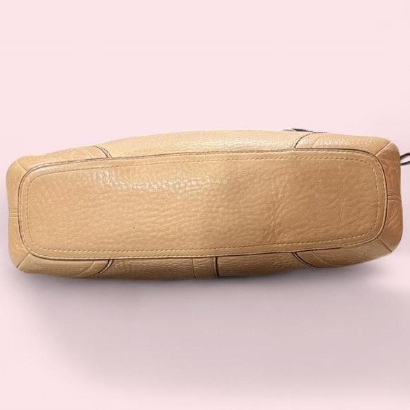 Coach - Picture 4 of 11